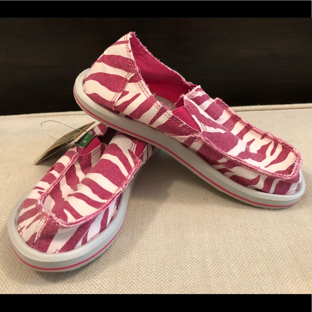Sanuk, Girls, Pink zebra slip-ons